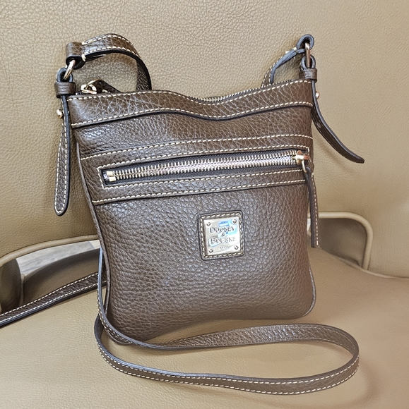 Dooney & Bourke Handbags - EUC dooney and bourke leather crossbody